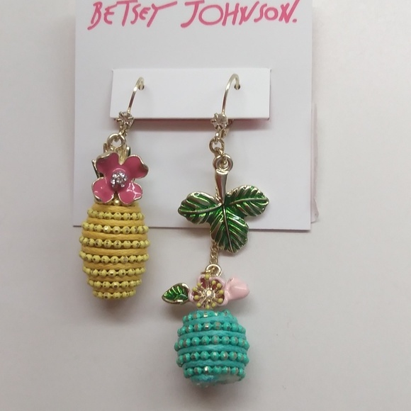 BetseyJohnsonNew Mismatch Flower in Vase Earrings - Picture 1 of 4